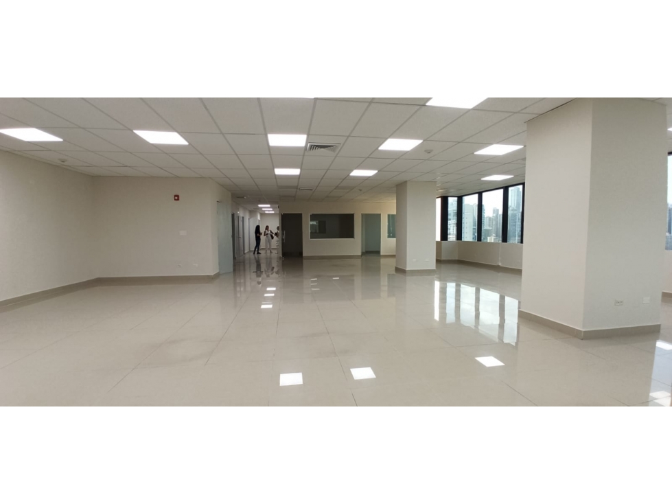 SE ALQUILA OFICINA EN CALLE 50, SERVICIOS INCLUIDOS!! — foto 2
