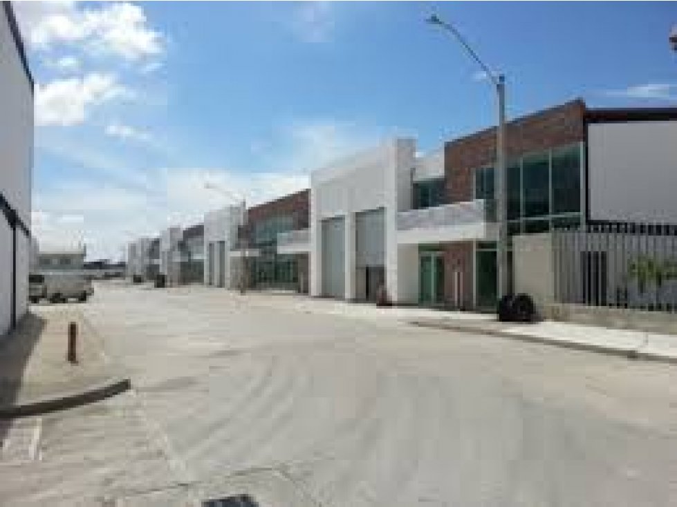 Alquiler o venta de ofibodega en Mañanitas en complejo cerrado - 2