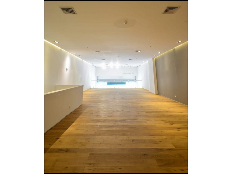 Se alquila local comercial en Obarrio 360m2 $7500 - 2