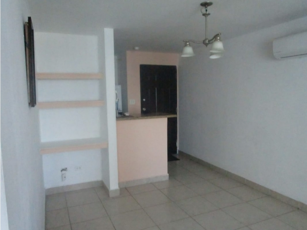 Se alquila apartamento en Carrasquilla $740 — foto 2