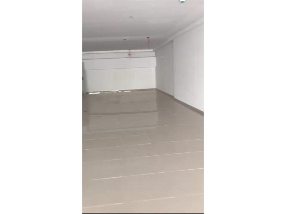 Se alquila local comercial en bella vista 125m2 $1250 - 2