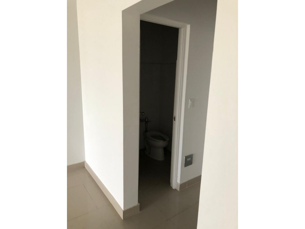 Se alquila local comercial de 97m2 en condados del rey $1200 — foto 5
