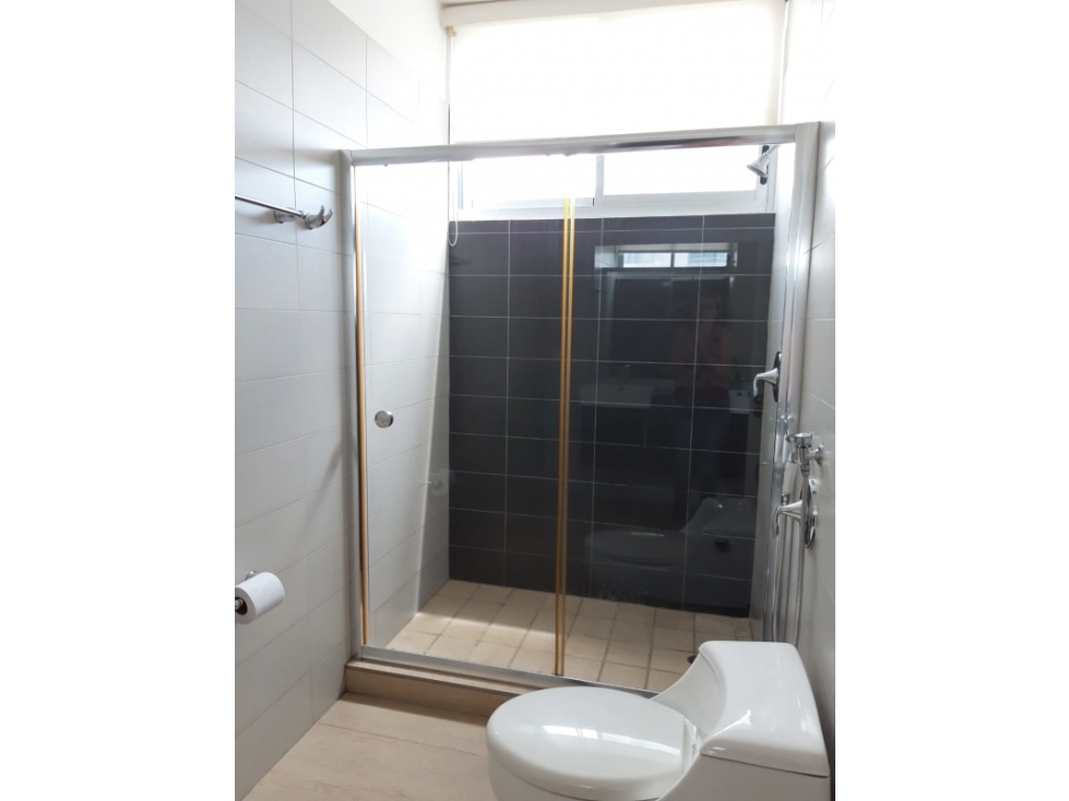 Se alquila apartamento en la av Balboa $1600 — foto 5
