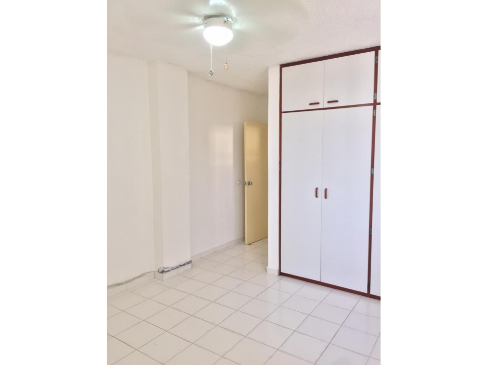 Se alquila apartamento vacío en en Juan Pablo $650 — foto 4