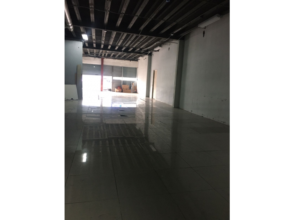 Se alquilan locales comerciales en la av. Fernandez de Córdoba $2,560 — foto 2