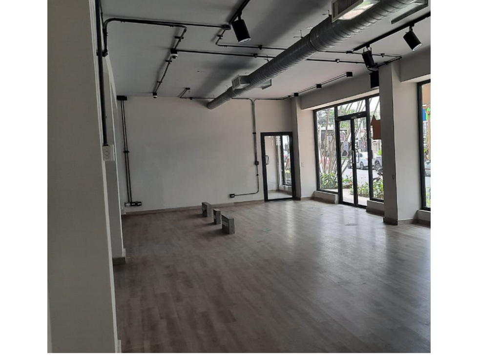 Se alquila Local Comercial en calle 50 215 m2 $4000 — foto 2