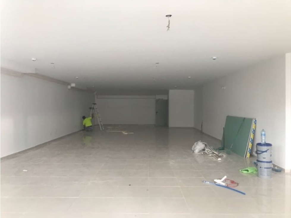 SE ALQUILA LOCAL COMERCIAL VIA ESPAÑA PLATA BAJA — foto 2