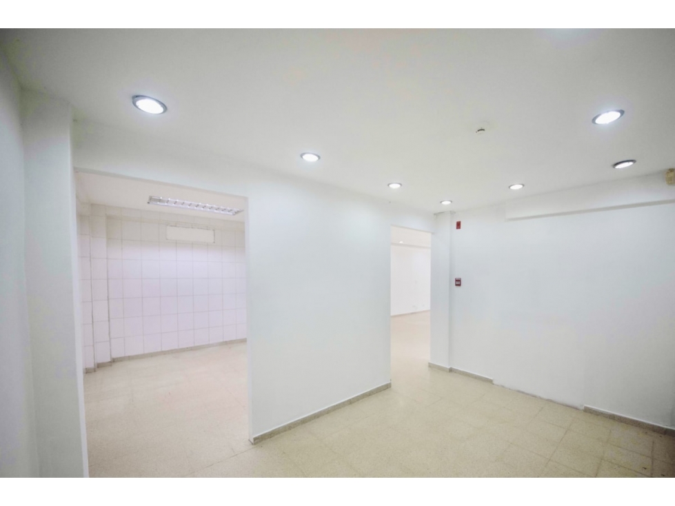 Se alquila Local en Obarrio con Vitrina a la calle 300Mts $4,500 — foto 2