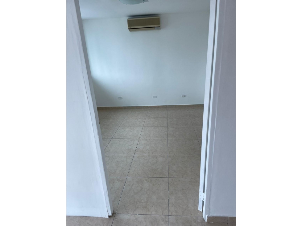 FS 2378 ALQUILER DE AMPLIO APARTAMENTO EN MARBELLA LINEA BLANCA 4R — foto 2
