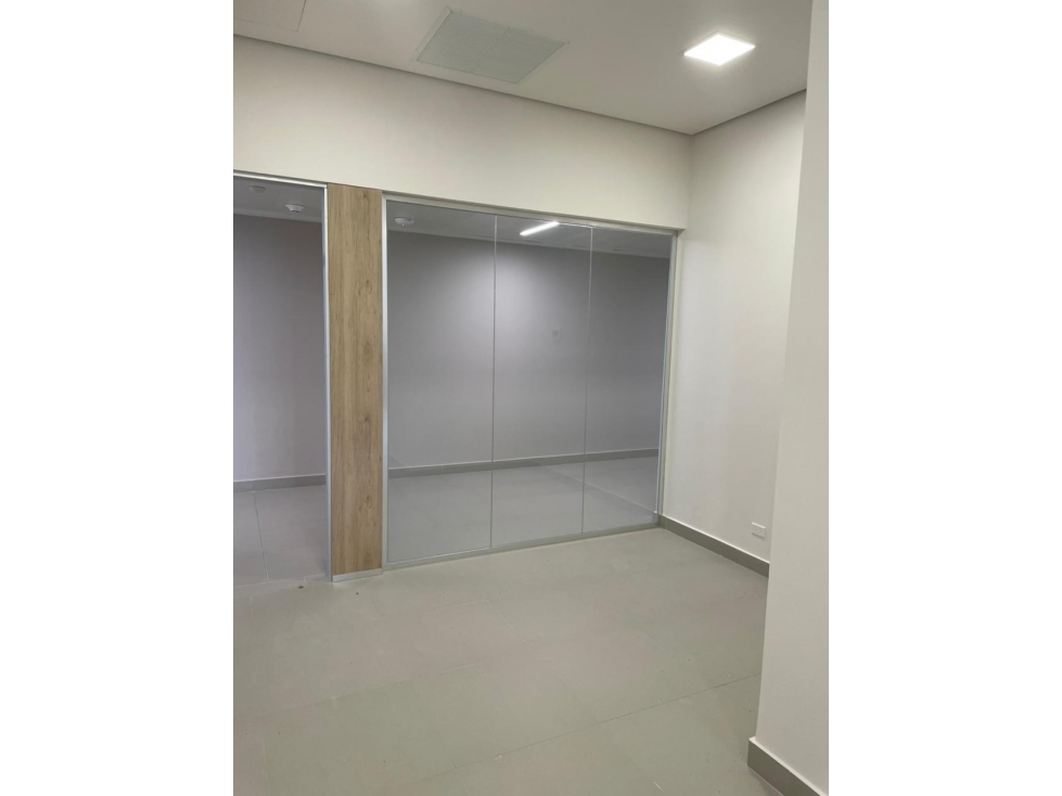 Se alquila oficina en Costa del este 30Mts $750 — foto 4
