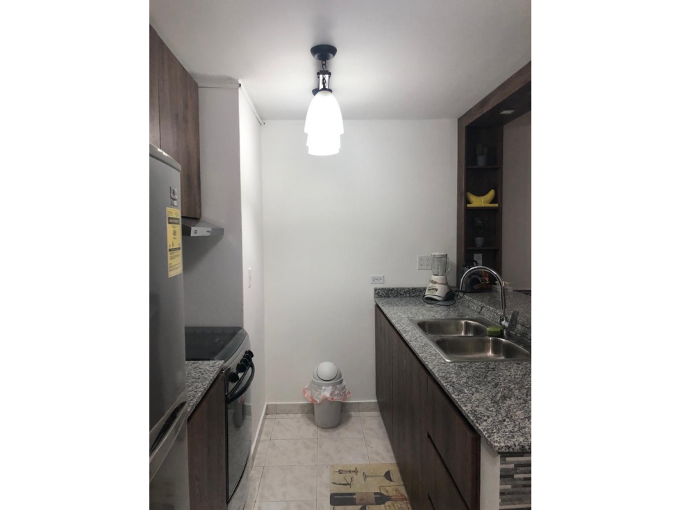 SE ALQUILA COMODO APARTAMENTO AMOBLADO EN PARQUE LEFEVRE — foto 2