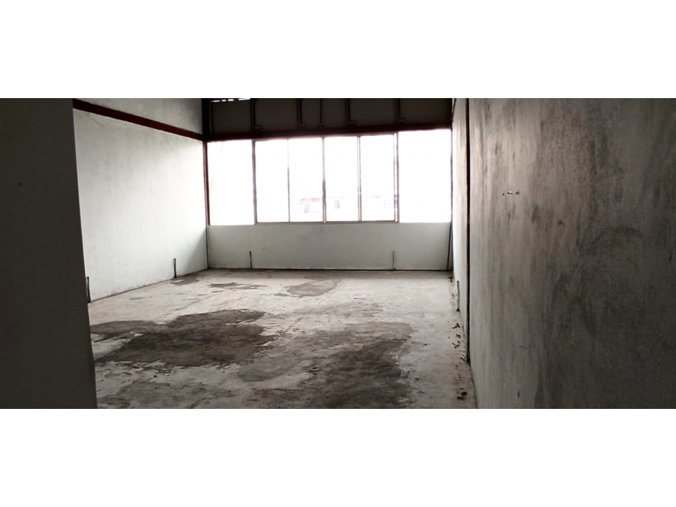 Se Alquila local Parque Lefevre 132m2 PB+120 mt2 mezanine,$3000 - 4