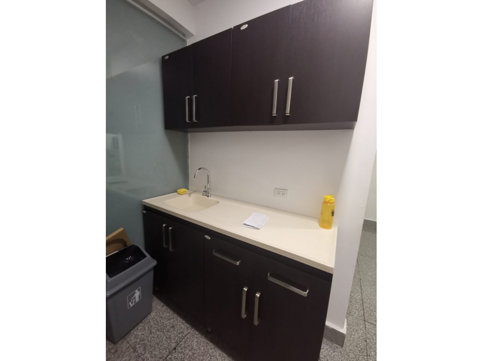 Se Alquila Oficina amoblada de 165mt2 en Avenida Balboa - 5