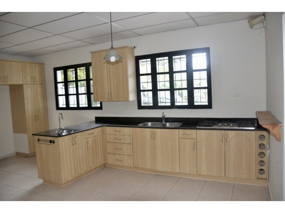 Casa para La Venta en Las Cumbres $165,000 — foto 2