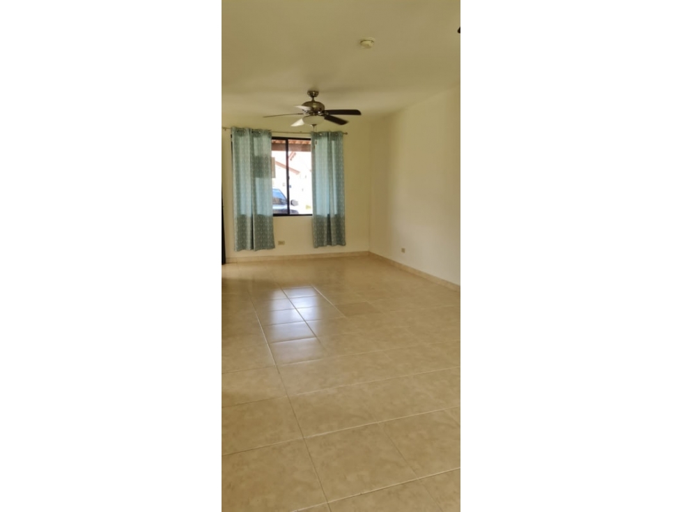 SE VENDE HERMOSA CASA EN CHORRERA $140,000 — foto 2