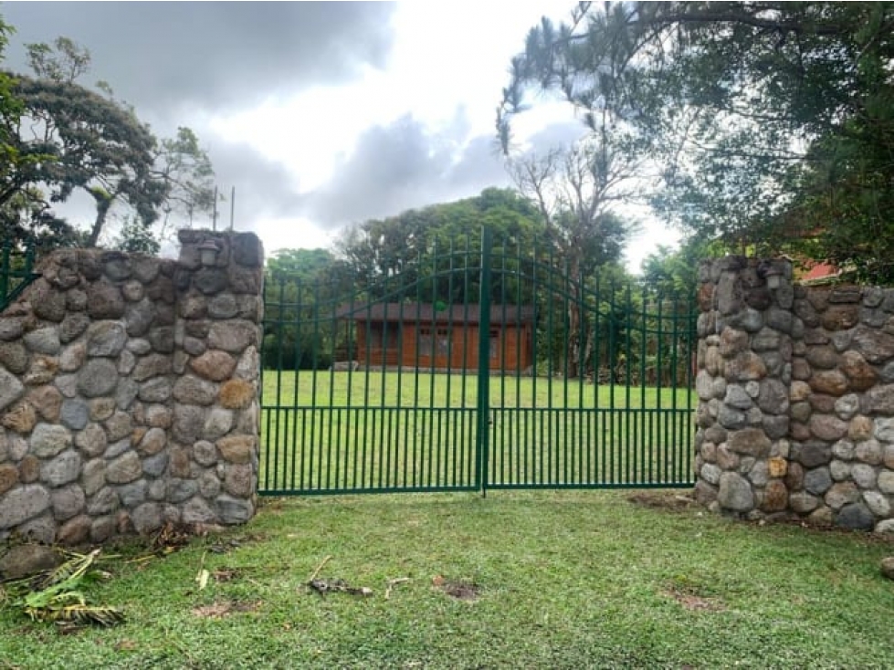 Vendo Hermosa casa Estilo Canadiense en el Valle de Antón $295.000 - 2