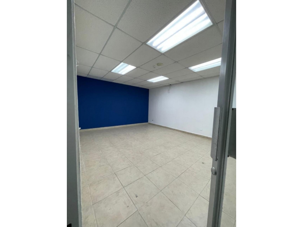 Se Alquila Local / Oficina en Los Pueblos 280mt2!! - 3