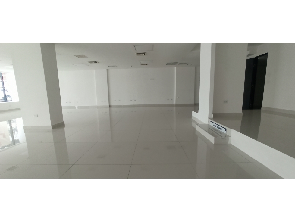 Se Alquila local comercial de 180mt2 en CALLE 50 sobre vía principal!! — foto 3