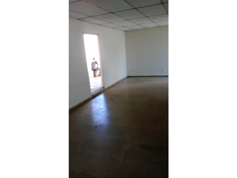 SE ALQUILA EXCELENTE BODEGA EN PUEBLO NUEVO -I.G. - 3