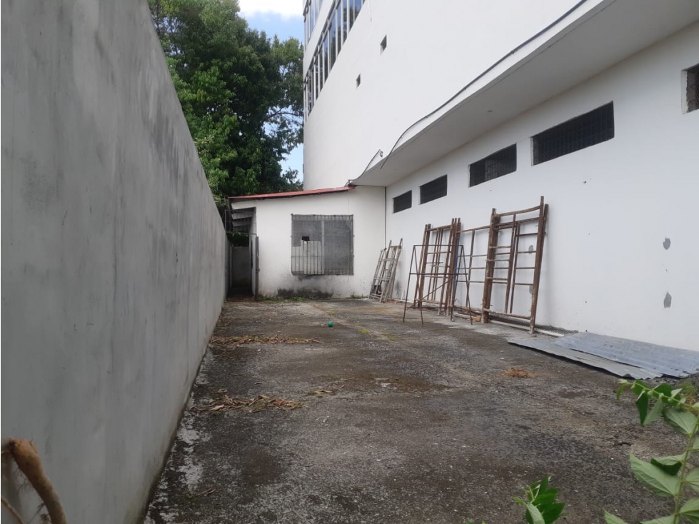 SE ALQUILA EDIFICIO EN JUAN DIAZ A 300 MTRS DE LA IGLESIA -I.G. — foto 3