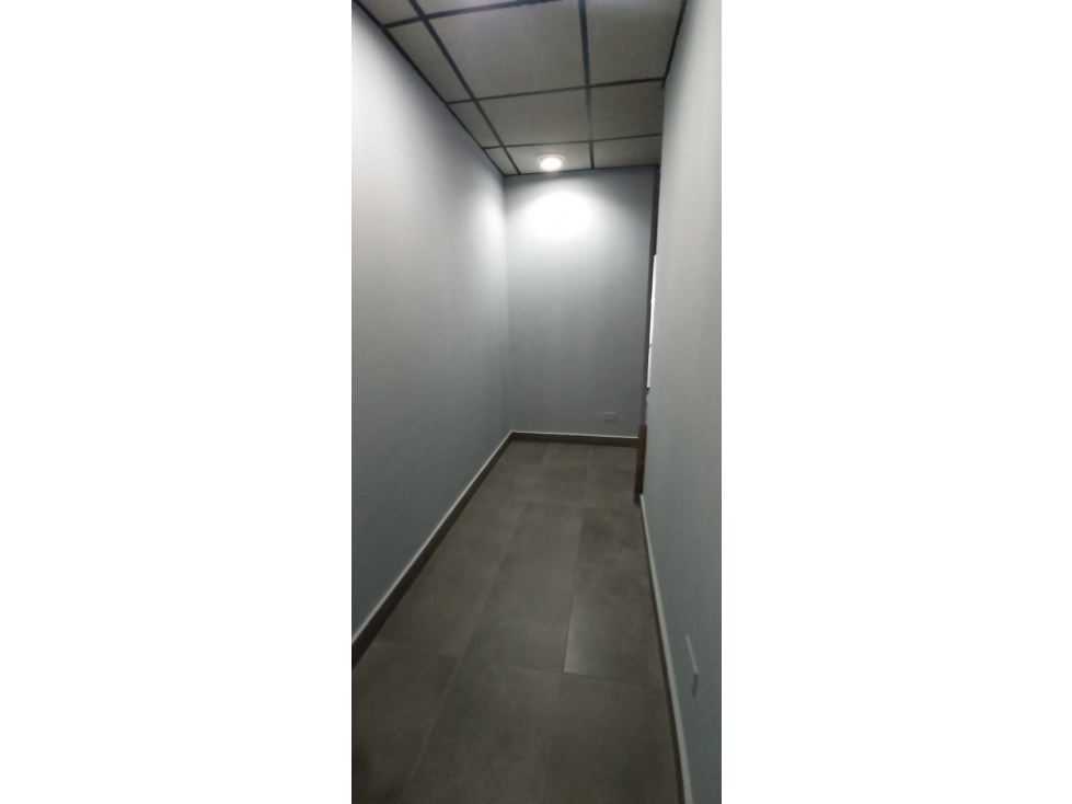 SE ALQUILA OFICINA EN BELLA VISTA ZONA BANCARIA -I.G. — foto 5