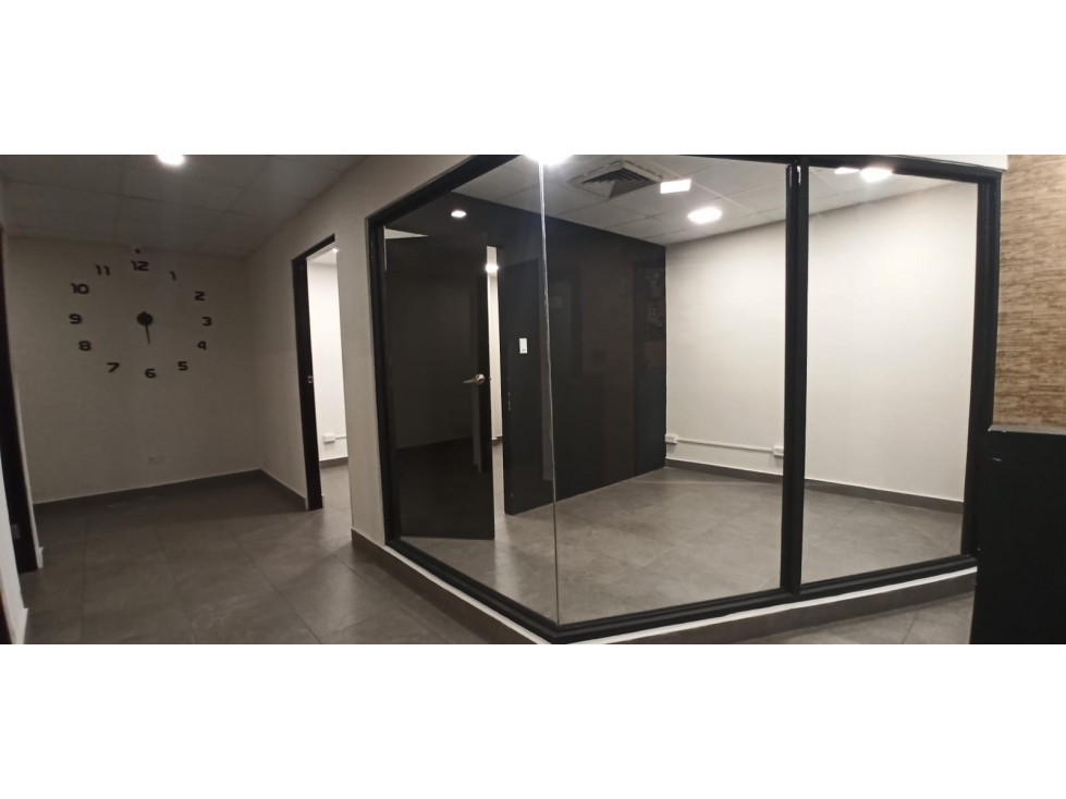 SE ALQUILA OFICINA EN BELLA VISTA ZONA BANCARIA -I.G. — foto 2