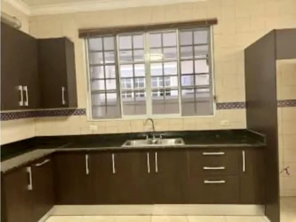 SE VENDE CASA EN CONDADO DEL REY $550,000 - 3