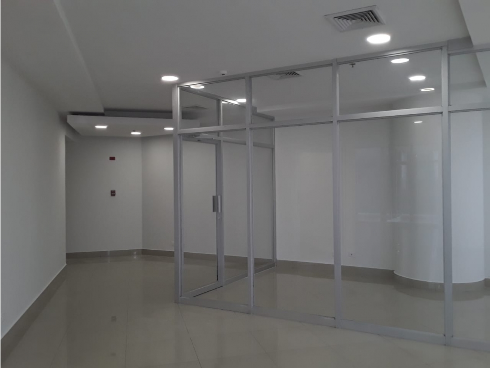 SE ALQUILA OFICINA REMODELADA EN AREA BANCARIA $1,800 — foto 4