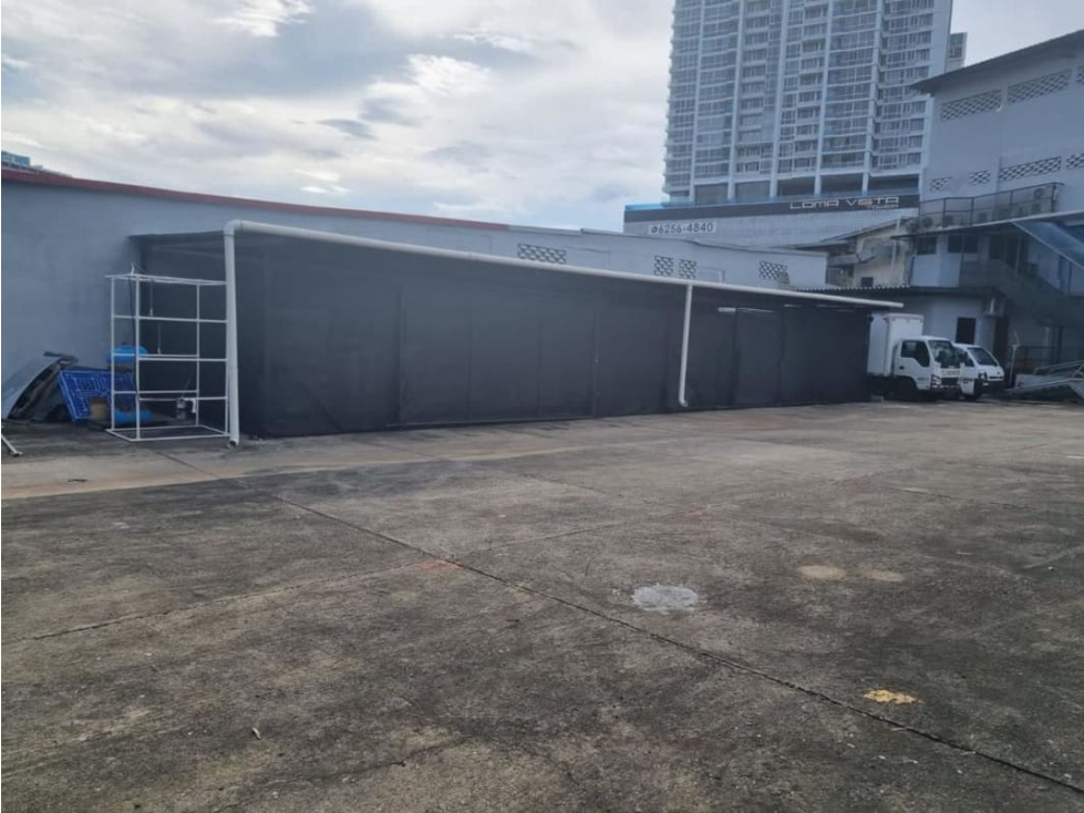 Alquilo estupendo local comercial en Vía principal