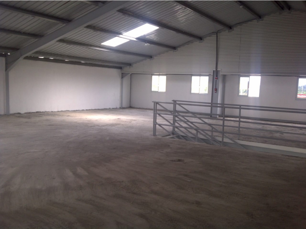 Se Vende Galera 1.006 Mts Pque Ind Pacora USD$854,87 Mt2 — foto 3