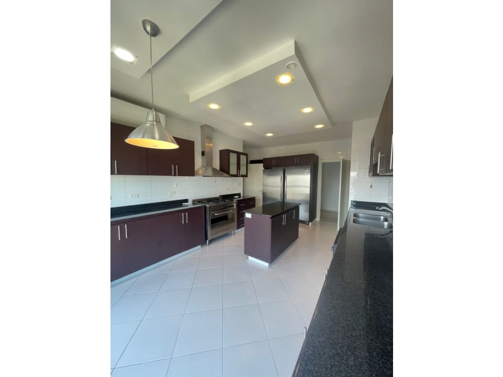 ALQUILER DE HERMOSO APARTAMENTO EN AVE. BALBOA $3,0000.00 — foto 3
