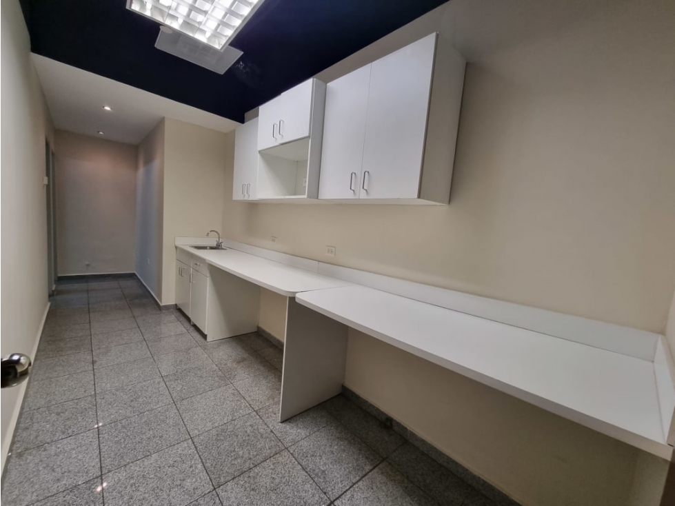 SE ALQUILA OFICINA LISTA PARA OCUPAR EN PUNTA PACIFICA — foto 3