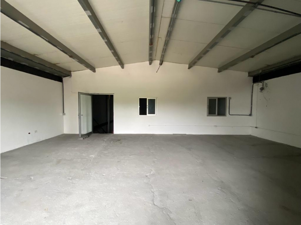 SE VENDE BODEGA EN JUAN DIAZ >> LISTA PARA ENTREGA — foto 4