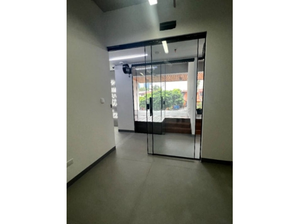 SE ALQUILAN LOCALES PARA ESPECIALISTA DE LA BELLEZA EN OBARRIO — foto 2