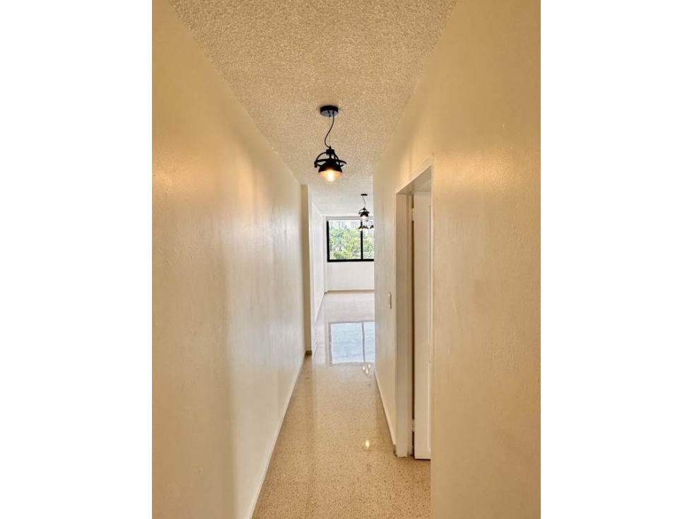 SE VENDE BELLO APARTAMENTO RECIEN REMODELADO EN COCO DEL MAR — foto 5