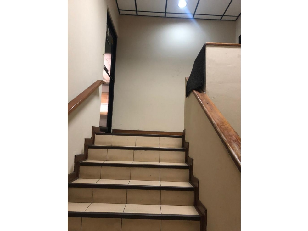 Venta edificio en Miraflores - Oficinas, bodega, y Parqueo de camiones - 6