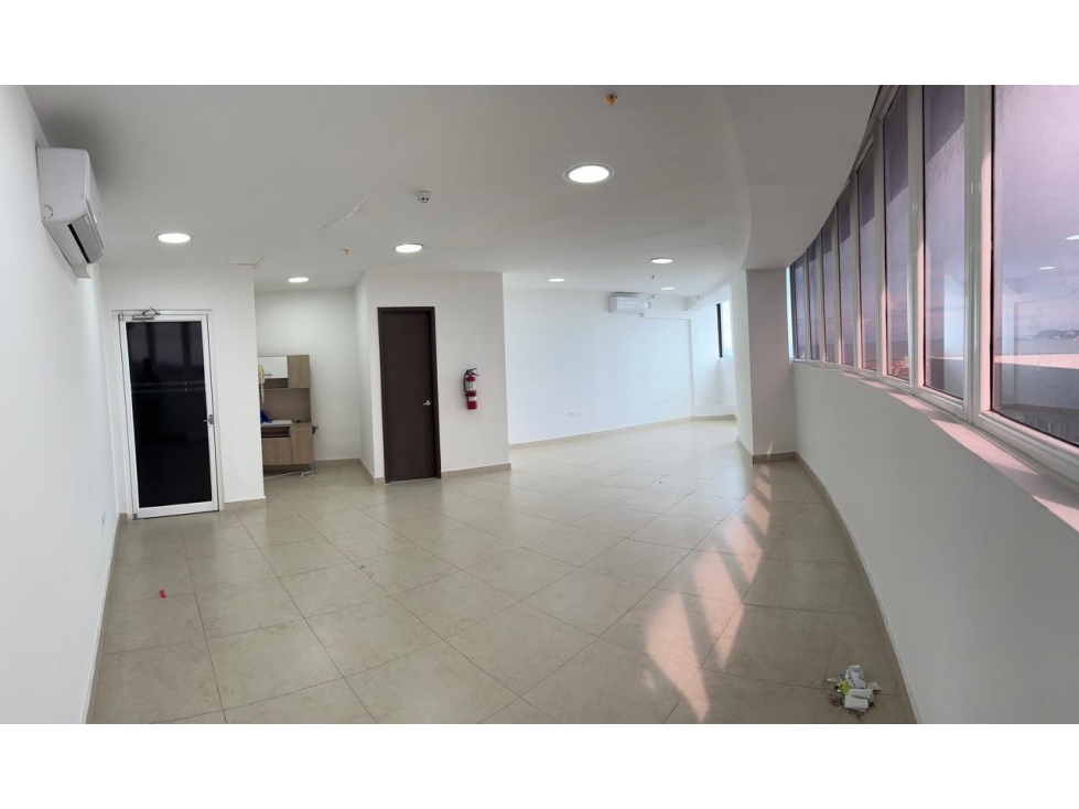 se vende maravillosa oficina — foto 3