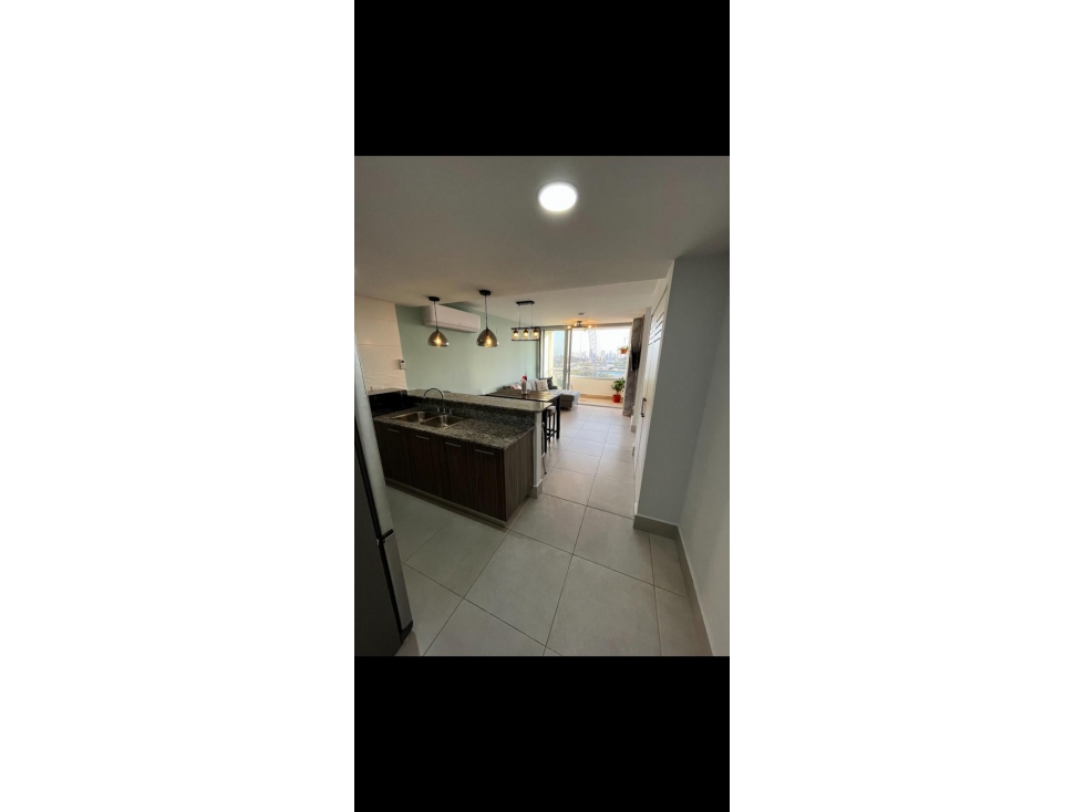 ALQUILO APARTAMENTO SEMIAMOBLADO EN PH GREENWOOD