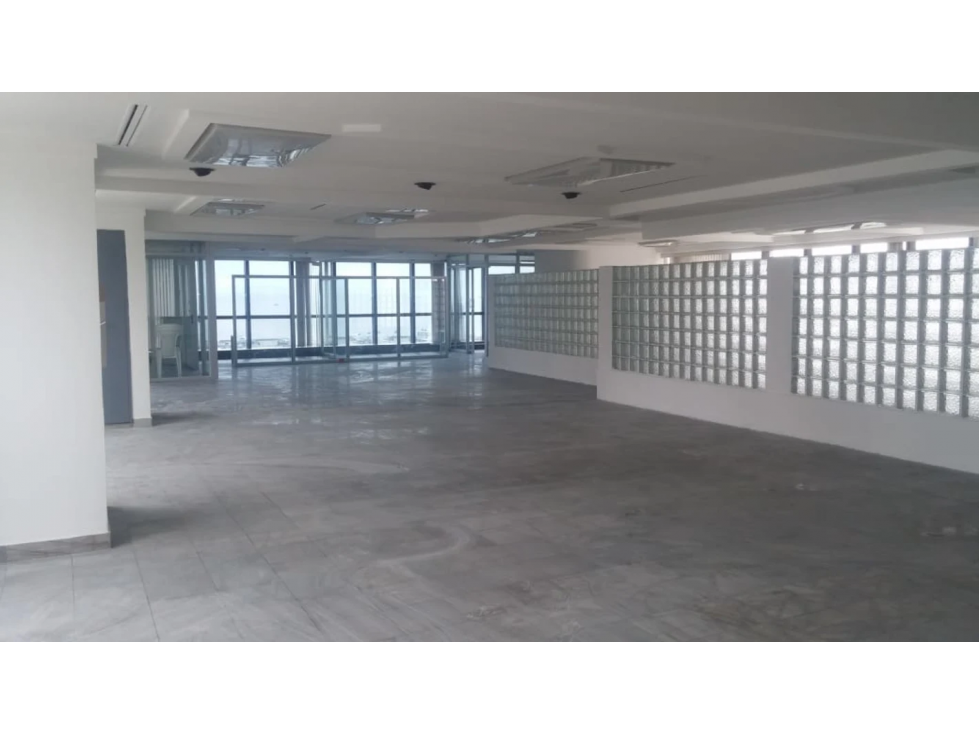 SE ALQUILA OFICINA EN AVENIDA BALBOA CON VISTA AL MAR NEGOCIABLE — foto 2