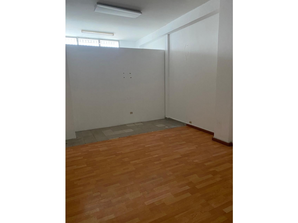 ALQUILO LOCAL COMERCIAL EN AV RAMON ARIAS $1800!!! - 6