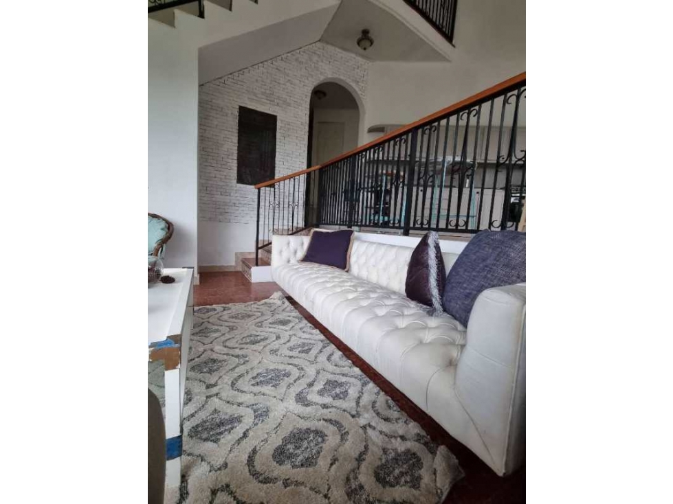 VENDO CASA EN ALTOS DEL MARIA