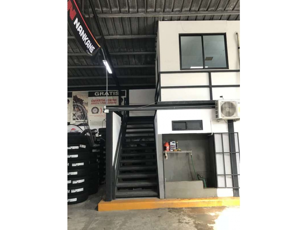¡Â¡SE VENDE !! Local comercial en AV. Santa Elena — foto 2