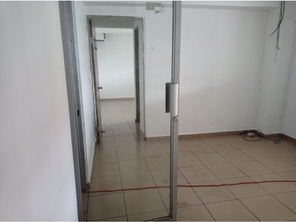 ¡Â¡SE ALQUILA !! LOCAL COMERCIAL en LLANO BONITO — foto 2