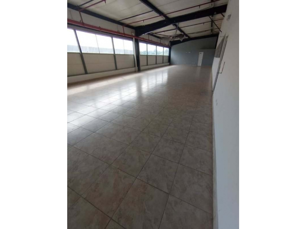 ¡¡SE VENDE !! Bodega Comercial en Las Mañanitas - 2
