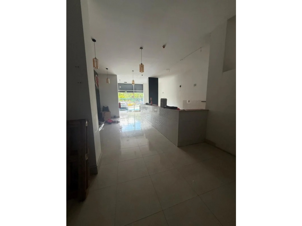 ¡Â¡SE ALQUILA!! LOCAL COMERCIAL EN PRINCIPAL VIA ESPAÃA — foto 2