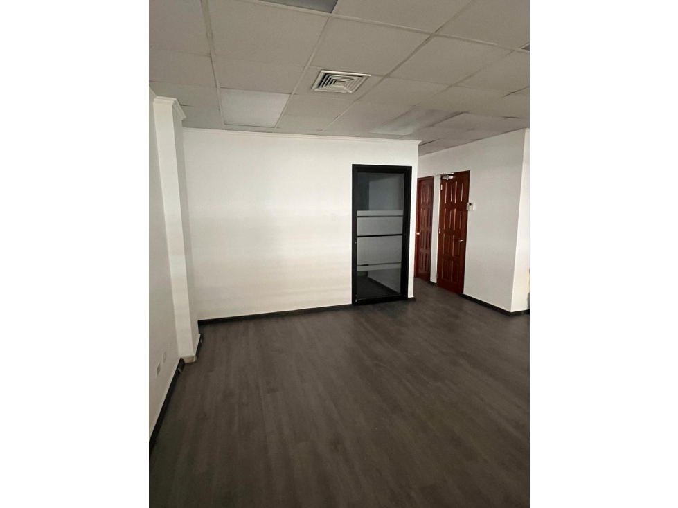 Se alquila Oficina 84.24 m² en Galerías Balboa — foto 5