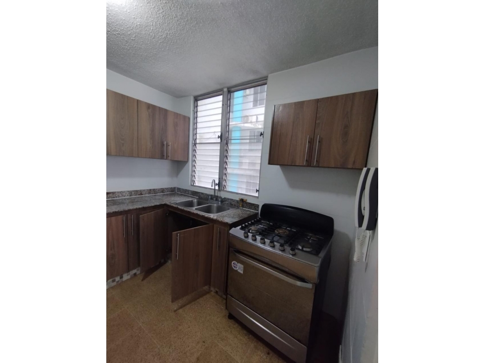 ALQUILO APARTAMENTO EN VIA PORRAS