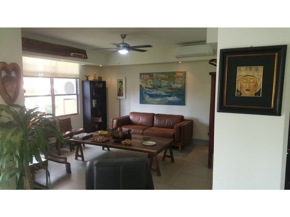 En venta casa de tres niveles en Clayton — foto 3