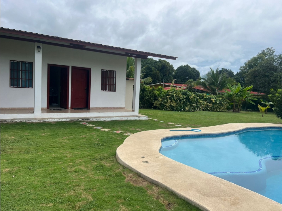 En venta propiedad con 3 cabañas en Santa Clara, Río Hato - 5