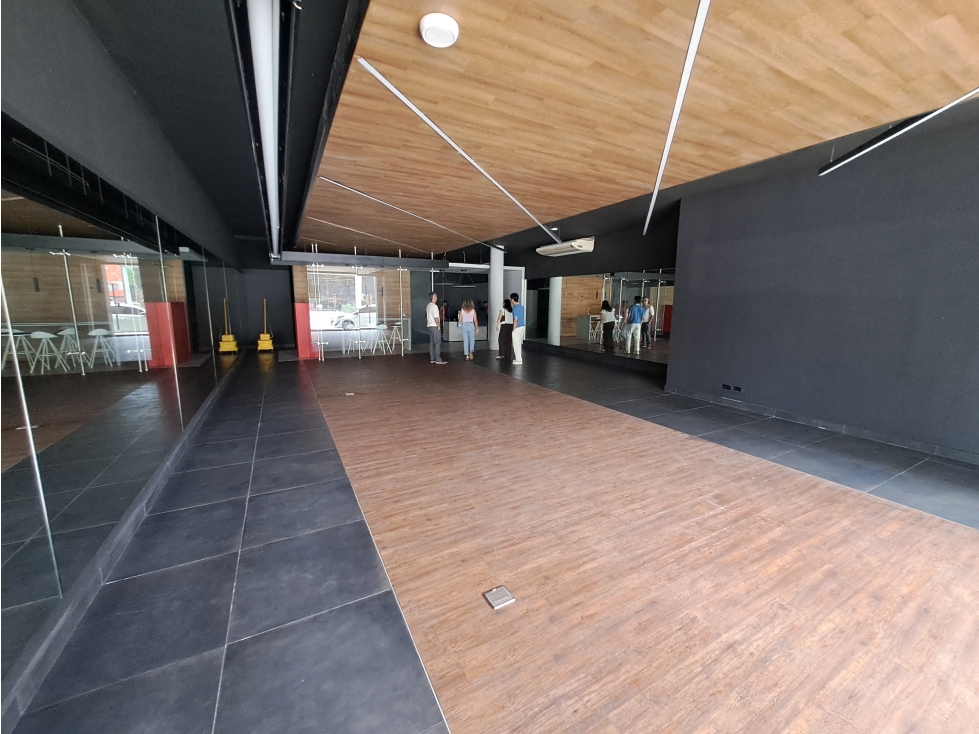 SE ALQUILA LOCAL COMERCIAL EN CALLE 50